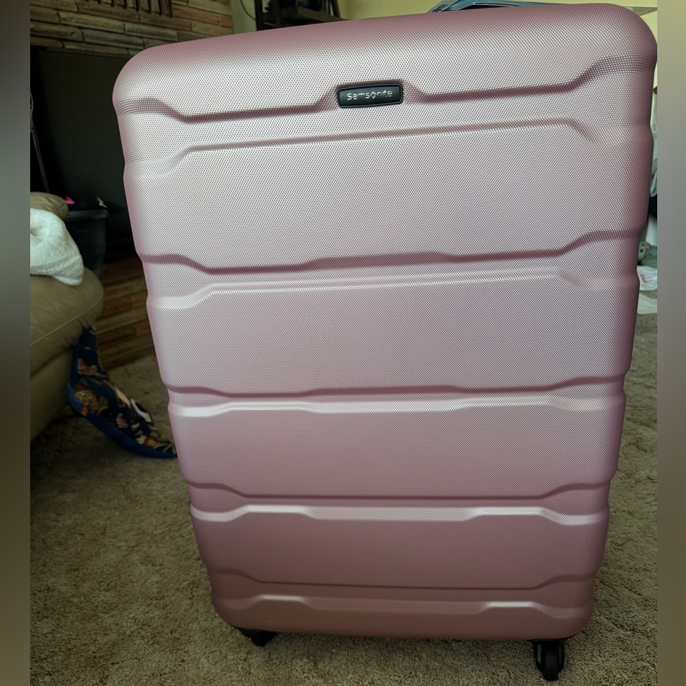 Samsonite Pink Hardside spinner 28” BRAND NWT